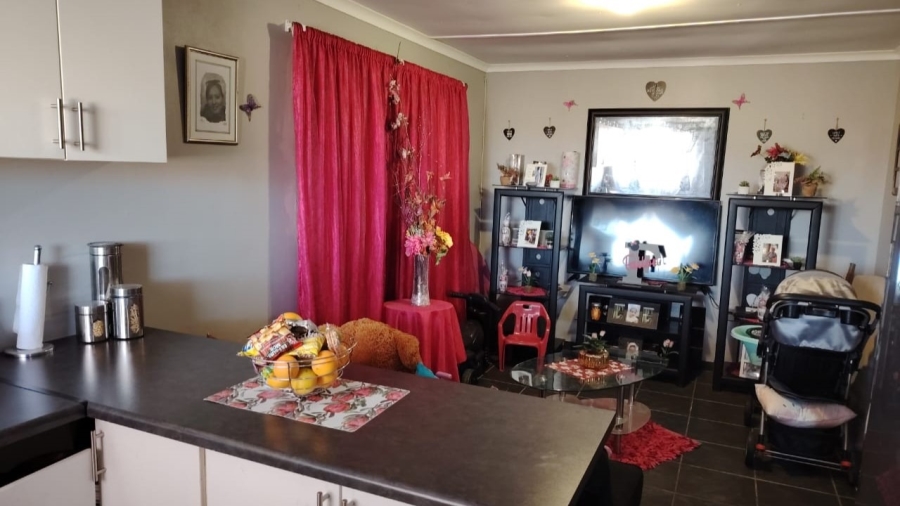 To Let 4 Bedroom Property for Rent in Louwville Western Cape